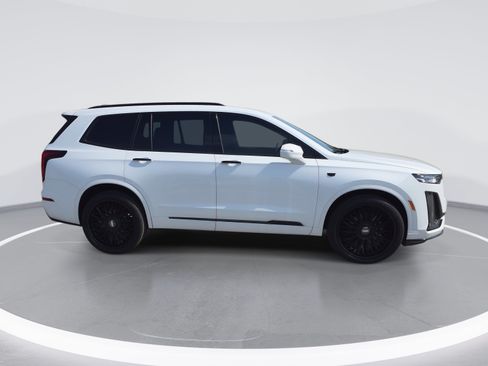 New 2025 Cadillac XT6 Luxury FWD image 3