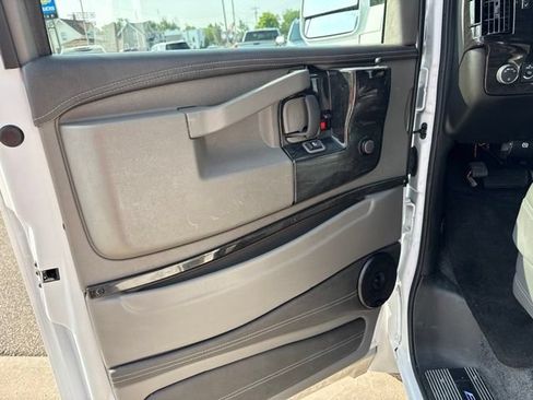 Used 2024 Chevrolet Express 2500 Extended RWD image 8