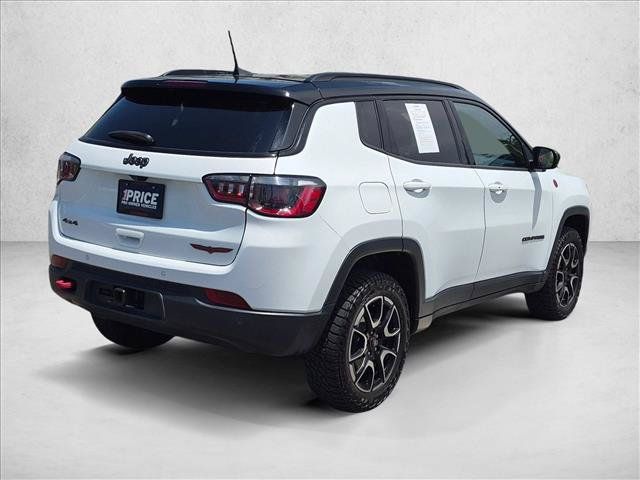 Used 2025 Jeep Compass Trailhawk w/ Trailer Tow Group AWD/4WD image 5