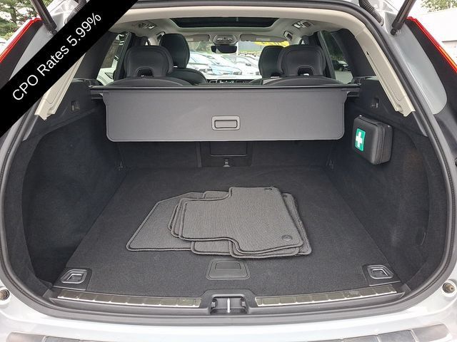 Certified 2024 Volvo XC60 B5 Plus w/ Protection Package Premier AWD/4WD image 32
