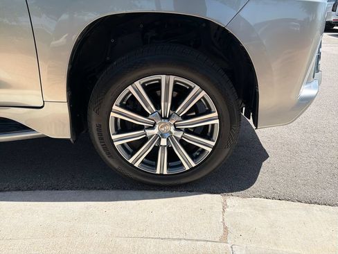 Used 2017 Lexus LX 570 4WD w/ Luxury Package image 18