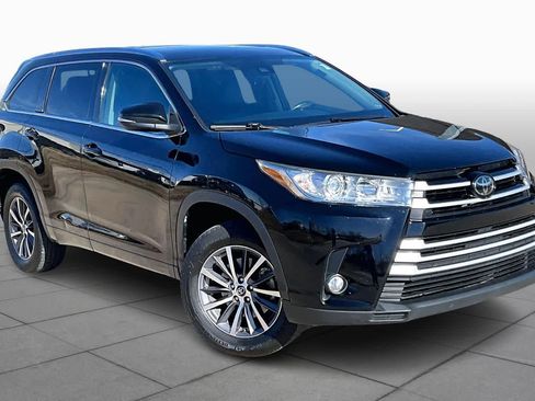 Used 2018 Toyota Highlander XLE image 2