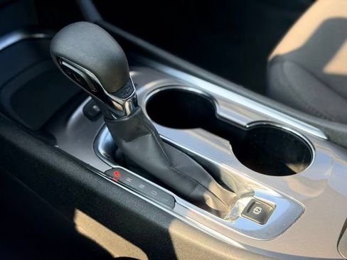 Used 2024 Chevrolet Malibu LT FWD image 17