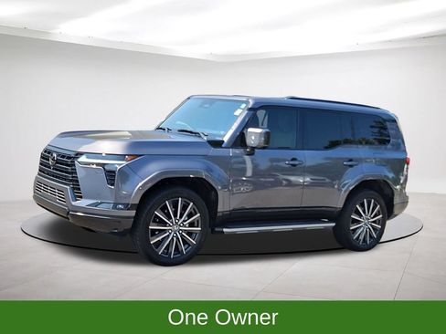 Used 2024 Lexus GX 550 w/ Accessory Package (2T) AWD/4WD image 3