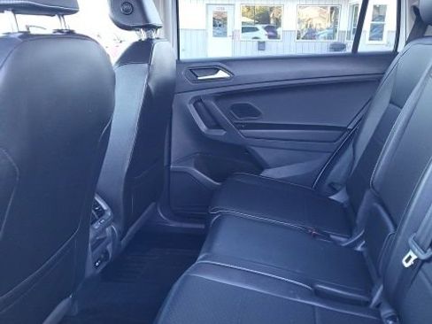 Used 2021 Volkswagen Tiguan SE image 12
