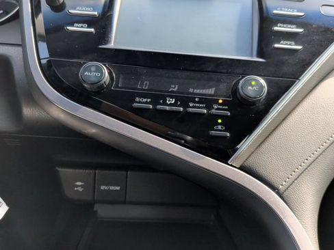 Used 2018 Toyota Camry SE FWD image 17