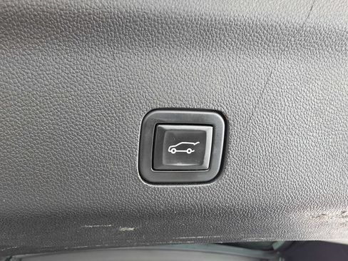 Used 2021 GMC Yukon SLT w/ Rear Media and Nav Package AWD/4WD image 9