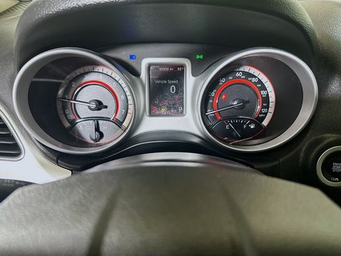 Used 2019 Dodge Journey SE FWD image 19