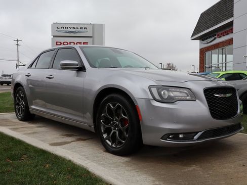 Used 2018 Chrysler 300 S w/ 300S Premium Group image 3