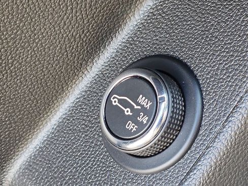 Used 2022 Chevrolet Traverse LT image 26