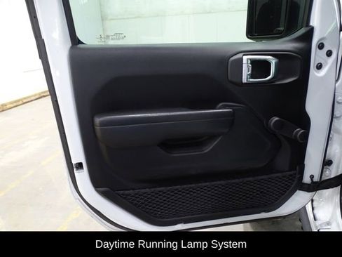 Used 2021 Jeep Gladiator Sport image 14