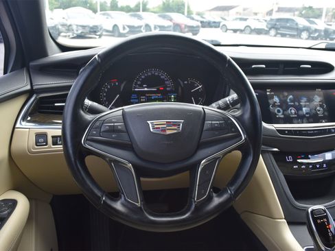 Used 2019 Cadillac XT5 FWD image 10