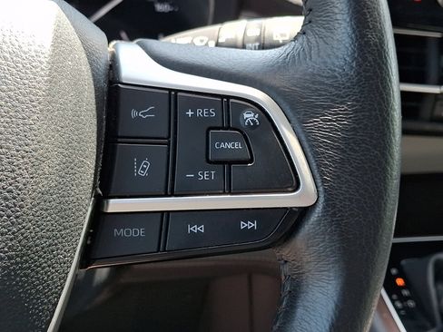 Used 2024 Toyota Sienna XLE FWD image 26