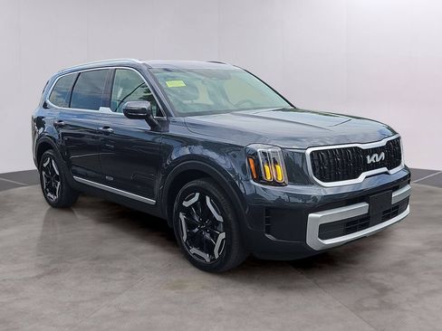 Certified 2024 Kia Telluride EX w/ EX Captain's Chair Package AWD/4WD image 3