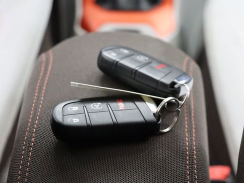 Used 2016 Jeep Renegade Latitude AWD/4WD image 20