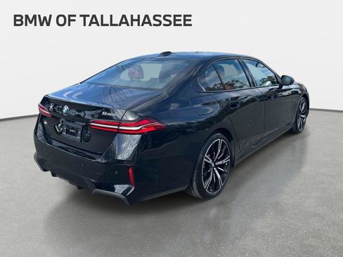 Used 2025 BMW 530i w/ M Sport Package RWD image 5