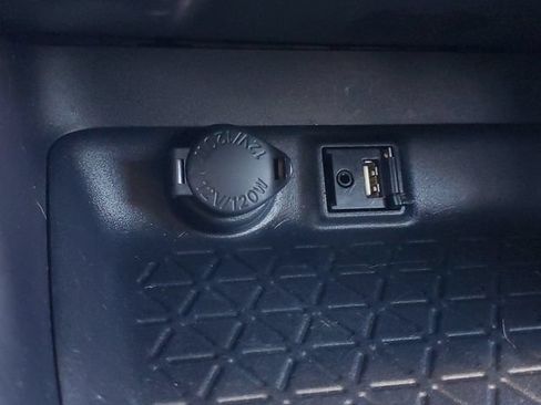 Used 2019 Toyota RAV4 LE AWD/4WD image 29