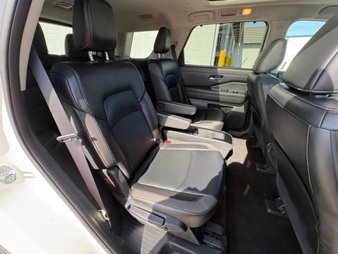 Used 2023 Nissan Pathfinder SL w/ SL Premium Package AWD/4WD image 33
