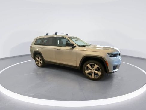 Used 2022 Jeep Grand Cherokee L Limited AWD/4WD image 2