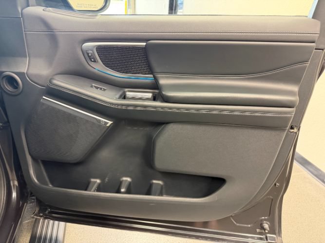 Used 2025 Ford Expedition Platinum w/ Stealth Performance Package AWD/4WD image 36