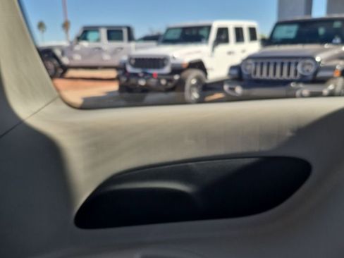 Certified 2024 Chrysler Pacifica Touring-L image 58