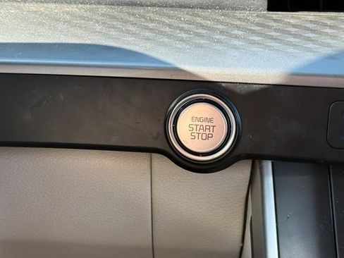 Used 2022 Kia Carnival LX FWD image 23