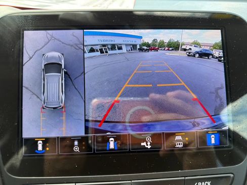 Used 2022 Chevrolet Equinox LT FWD image 24