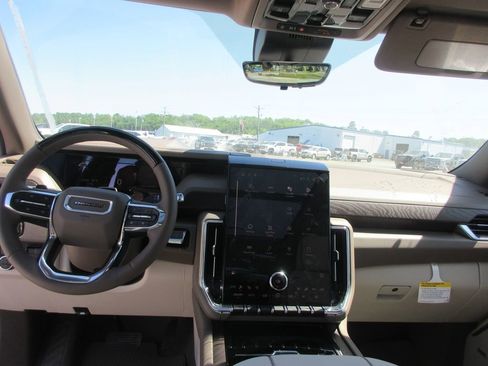 New 2026 GMC Yukon Denali w/ Denali Reserve Package AWD/4WD image 16
