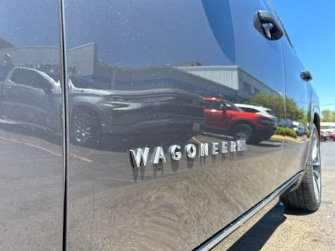 Used 2022 Jeep Wagoneer Series III w/ Premium Group I AWD/4WD image 18