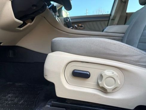 Used 2016 Ford Taurus SE image 28