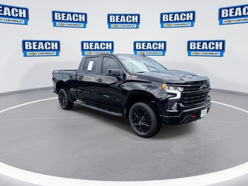 Used 2025 Chevrolet Silverado 1500 LT Trail Boss AWD/4WD image 3