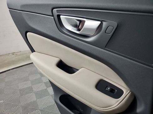 New 2027 Volvo XC60 B5 Plus AWD/4WD image 18