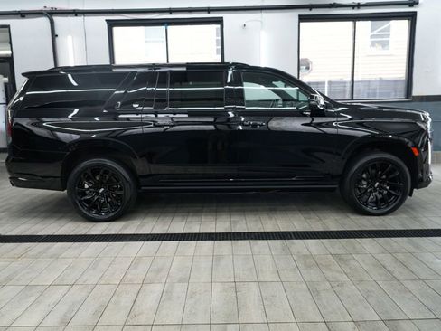 Used 2023 Cadillac Escalade ESV Sport w/ LPO, ONYX Package AWD/4WD image 5