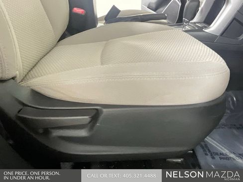Used 2017 Subaru Forester 2.5i Premium w/ All-Weather Package AWD/4WD image 28