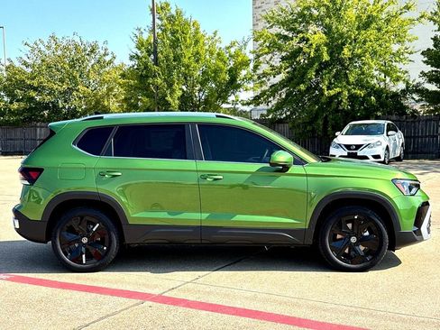 New 2025 Volkswagen Taos SE image 9