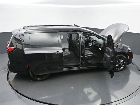 New 2025 Chrysler Pacifica Limited image 65