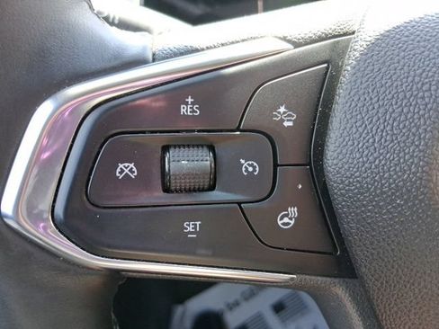 Used 2025 Chevrolet Trax LT w/ LT Convenience Package FWD image 19
