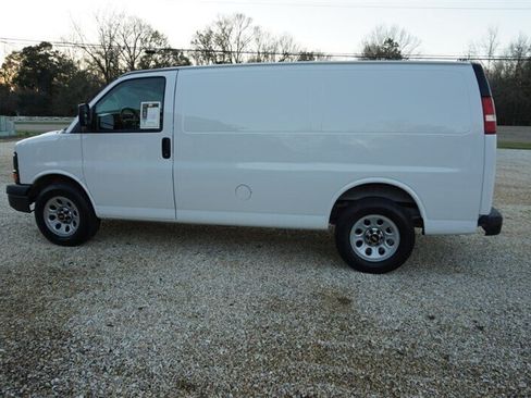 Used 2010 Chevrolet Express 1500 RWD image 10
