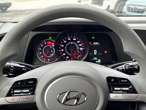 Used 2023 Hyundai Elantra SEL image 18