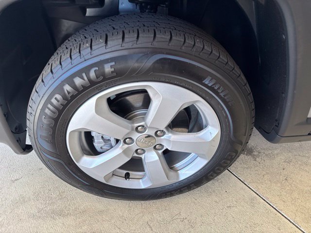 Used 2018 Jeep Compass Latitude w/ Cold Weather Group AWD/4WD image 34