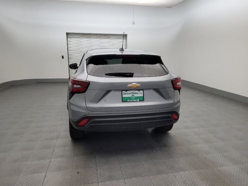 Used 2025 Chevrolet Trax LS FWD image 6