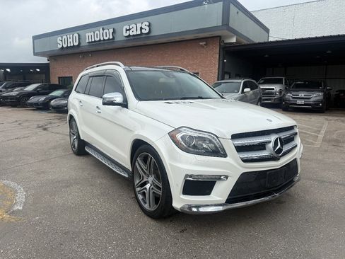 Used 2014 Mercedes-Benz GL 550 4MATIC image 3