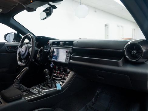Used 2025 Toyota GR86 Premium image 25