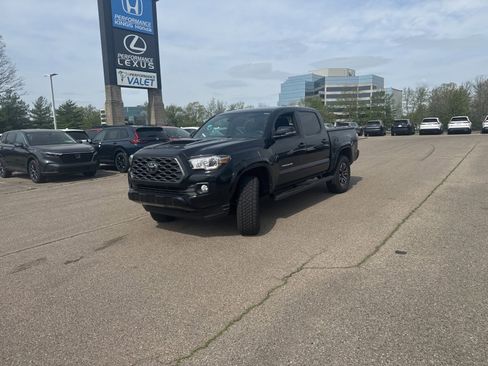 Used 2021 Toyota Tacoma TRD Sport w/ Technology Package image 13