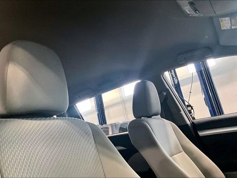 Used 2019 Toyota Highlander LE AWD/4WD image 22