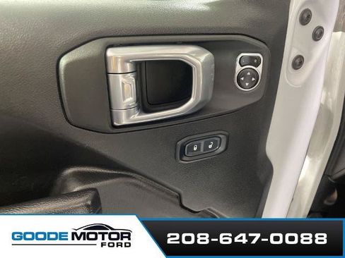 Used 2024 Jeep Wrangler Unlimited Rubicon 4xe AWD/4WD image 9