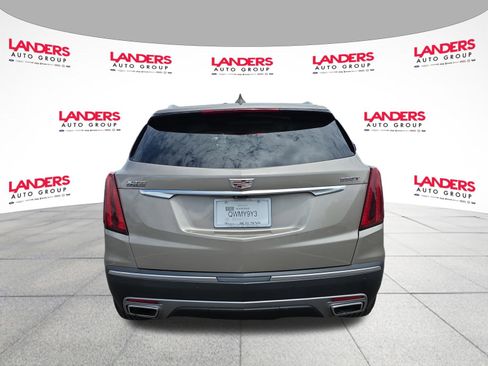 Used 2022 Cadillac XT5 Premium Luxury w/ Technology Package FWD image 4