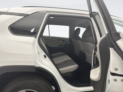 Used 2022 Toyota RAV4 XLE w/ XLE Grade Weather Package AWD/4WD image 17