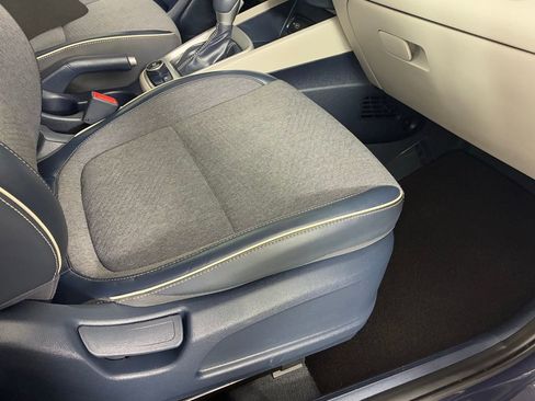 Used 2022 Hyundai Venue Limited image 35