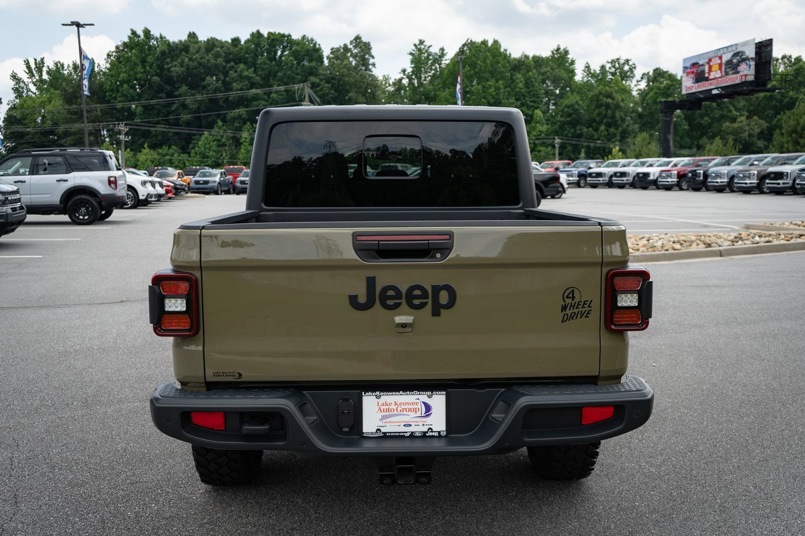 Used 2025 Jeep Gladiator Sport AWD/4WD image 8
